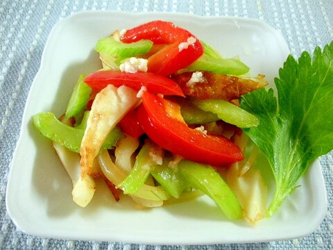 お夜食に！セロリとちくわと赤パプリカの塩糀炒め♪